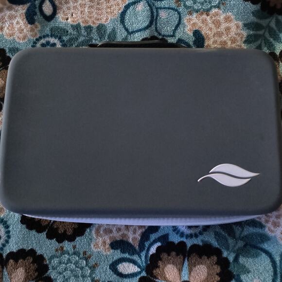 Plant Therapy Essential Oil Carrying Case - Picture 2 of 2